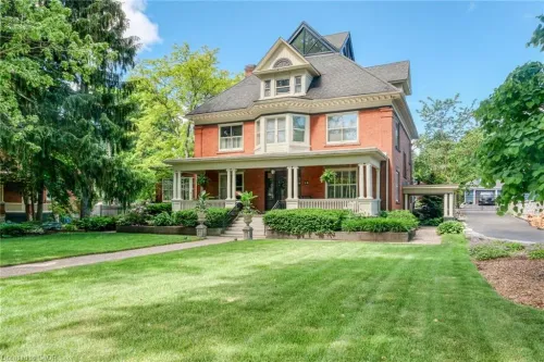 18 Brant Road N, Cambridge, ON N1S 2W1