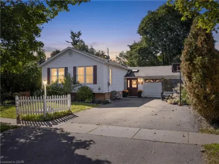 32 Chelvin Drive, Georgetown, ON L7G 4P9