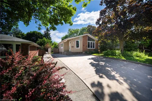 17 Flynn Avenue, Cambridge, ON N3C 2T8