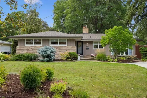 142 Stonybrook Drive, Kitchener, ON N2M 4L7