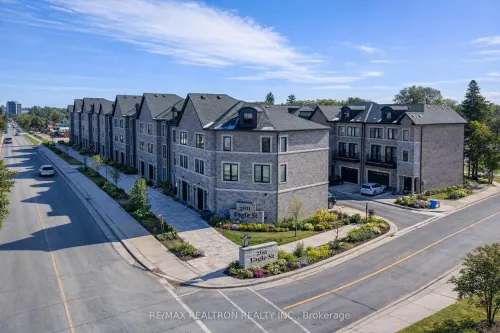 260 Eagle Street 06, Newmarket, ON L3Y 1K1