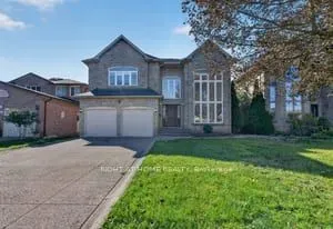 23 Mackay Drive, Richmond Hill, ON L4C 6N9