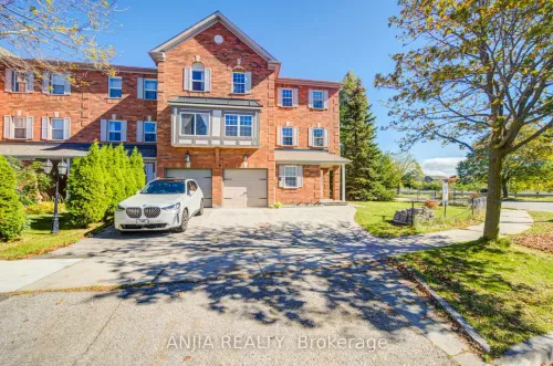 7 Hawtin Lane, Aurora, ON L4G 7L4