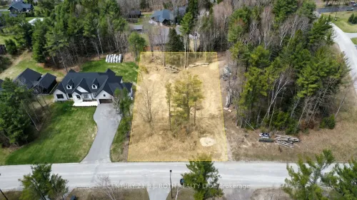 35 Marni Lane, Springwater, ON L0L 2K0