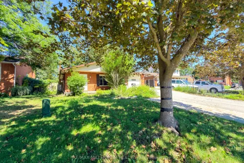 5 Pepler Place, Barrie, ON L4N 5E3