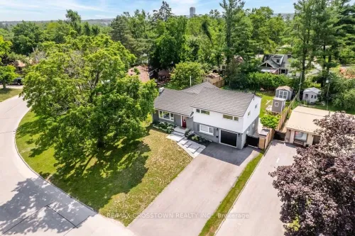 11 Castle Drive, Barrie, ON L4N 1P7