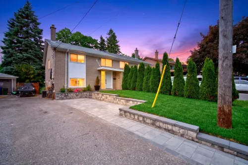121 Saint Lucie Drive, Toronto, ON M9M 1T4