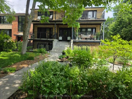 201 High Park Avenue 2, Toronto, ON M6P 2S5