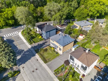 69 Skylark Road, Toronto, ON M6S 4M5