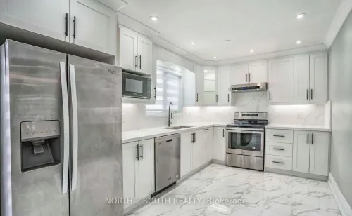 37 Loire Court upper, Toronto, ON M9V 4Z7