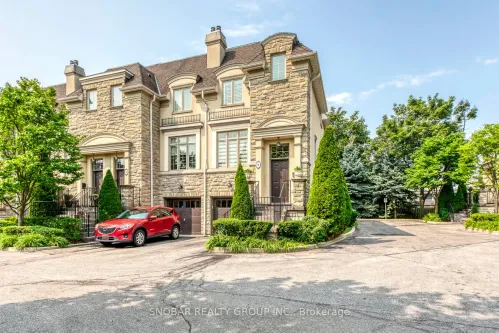 208 La Rose Avenue 9, Toronto, ON M9P 1B5