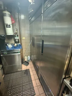 165 The Queensway, Toronto, ON M8Y 1H8
