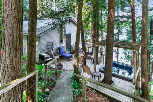 701 Davern Lane, Tay Valley, ON K0H 2B0