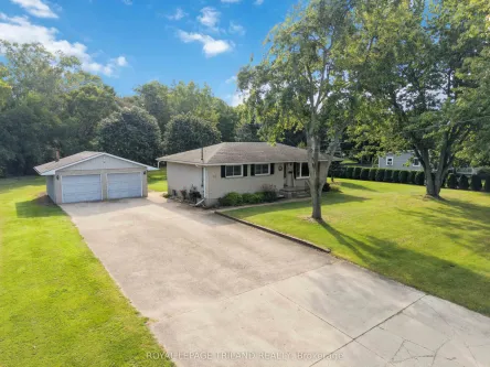 272 Richmond Street, North Middlesex, ON N0M 2K0